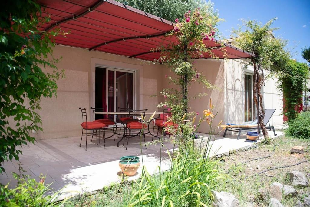 Petit Paradis . Pujaut Luaran gambar